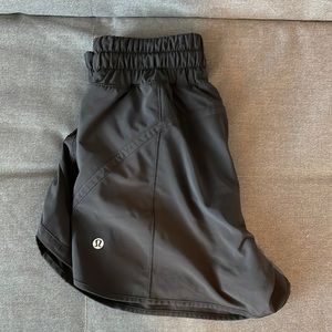 Lululemon Track That High-Rise Lined Short 5”, size 4